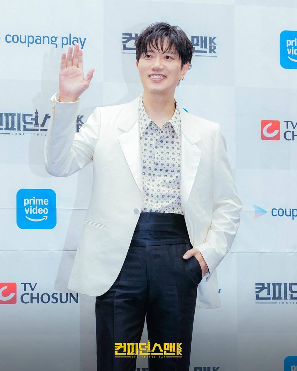 Konferensi pers Confidence Queen