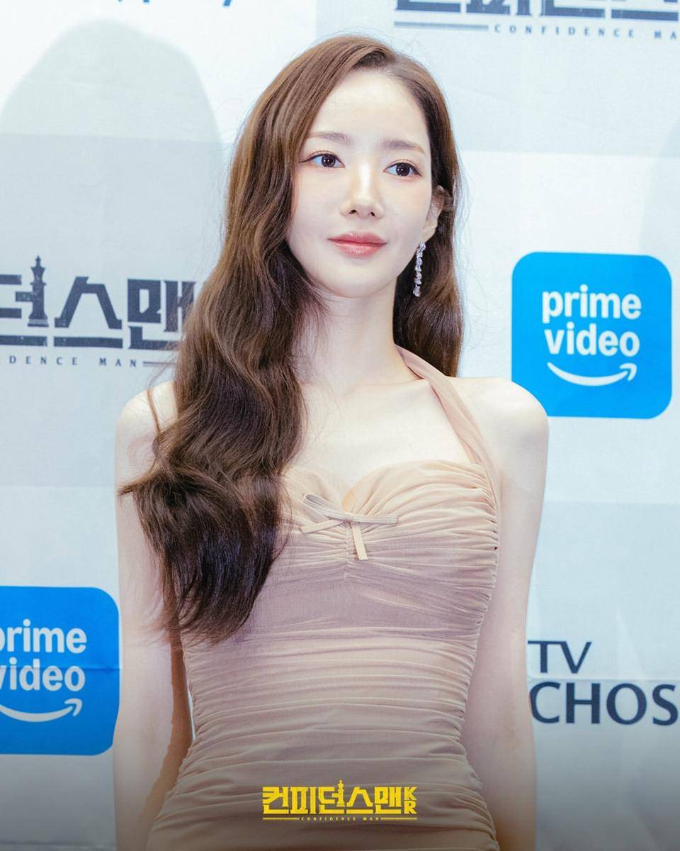 Konferensi pers Confidence Queen