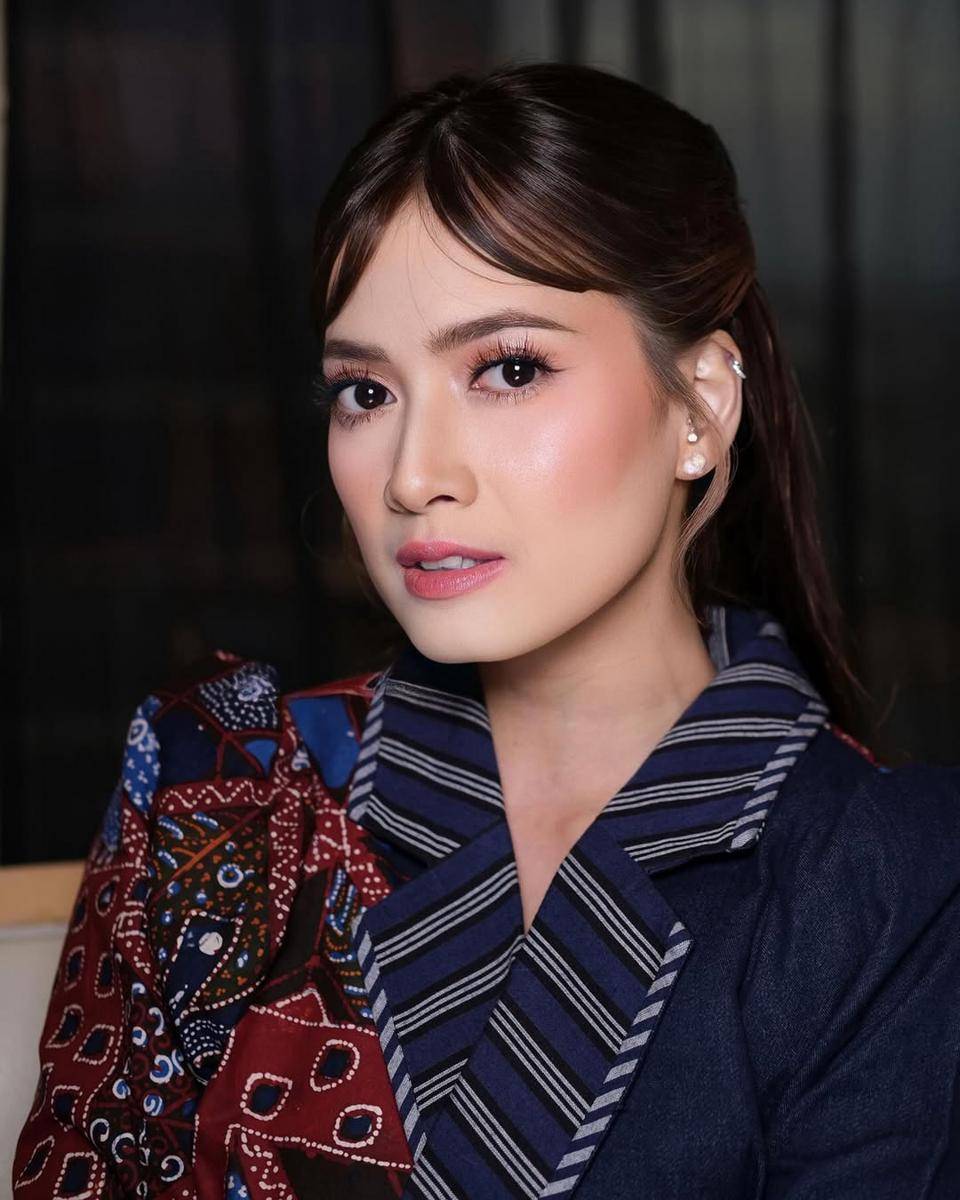 Inspirasi makeup ala Chika Jessica (instagram.com/chikajessica88)