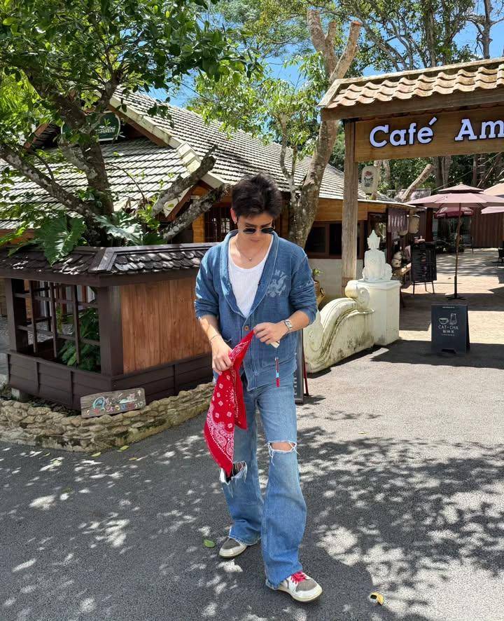OOTD ripped jeans ala Sing Harit