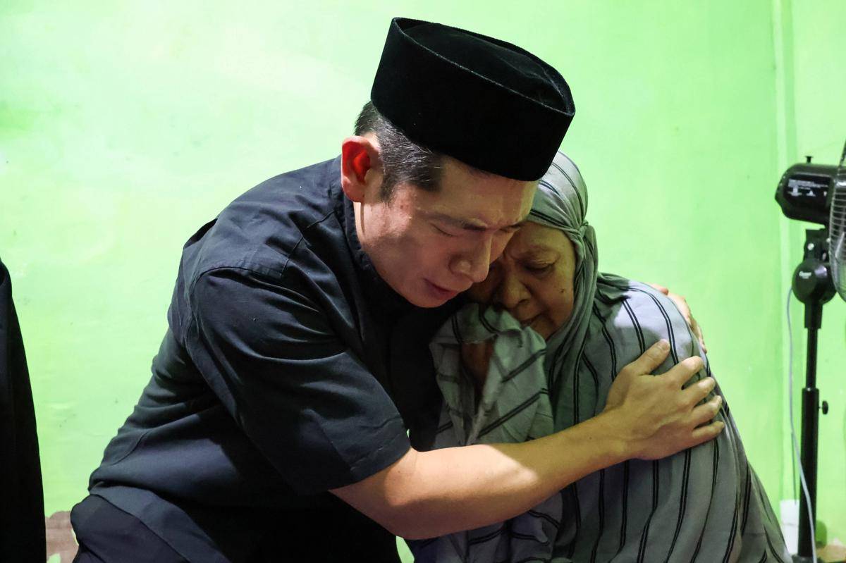 antarafoto-petinggi-grab-temui-keluarga-korban-kericuhan-di-makassar-1756888513 (1).jpg