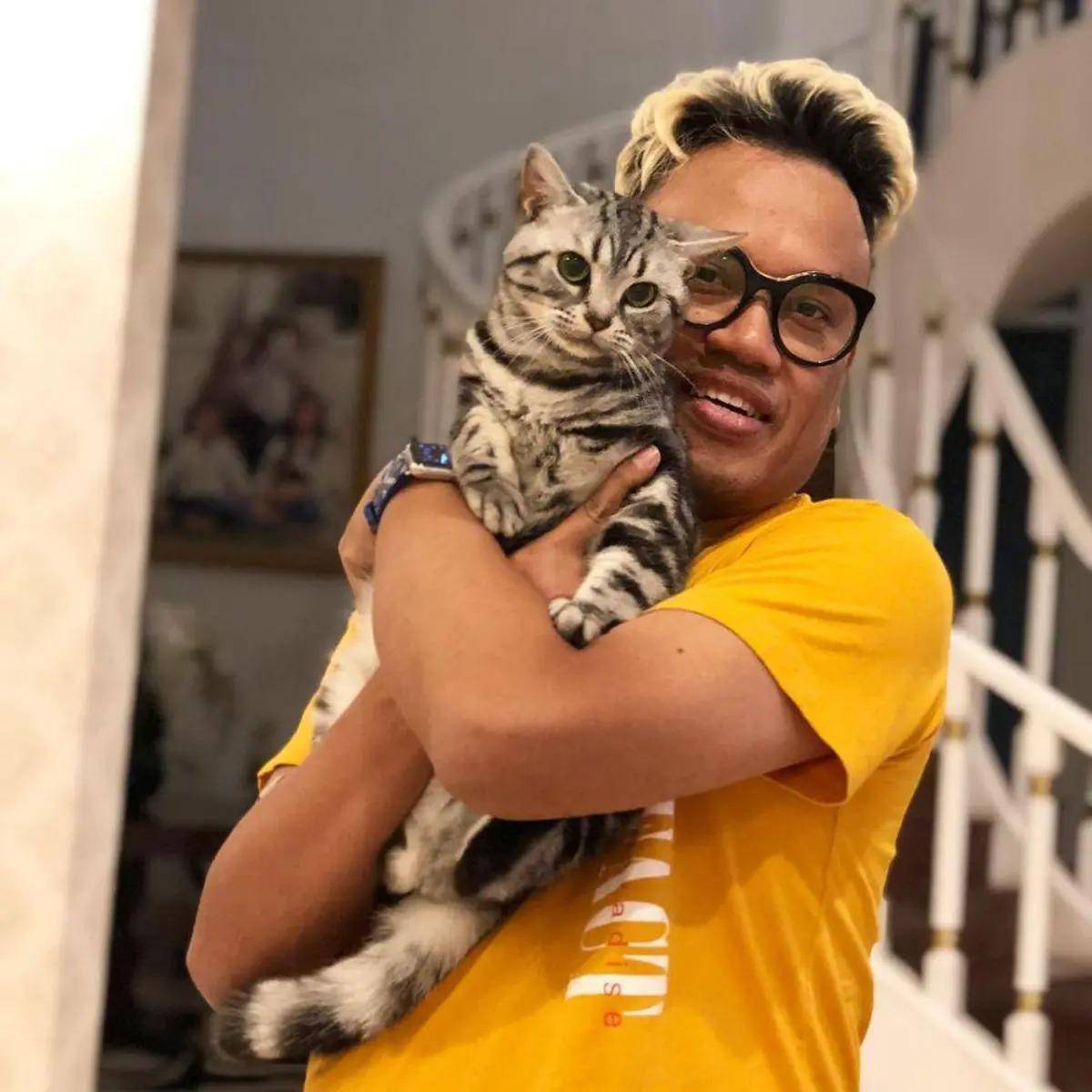 kenangan keluarga Uya Kuya dan kucing peliharaan