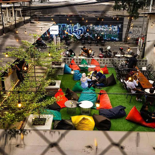 Suasana di Otewe Kopi Surabaya 
