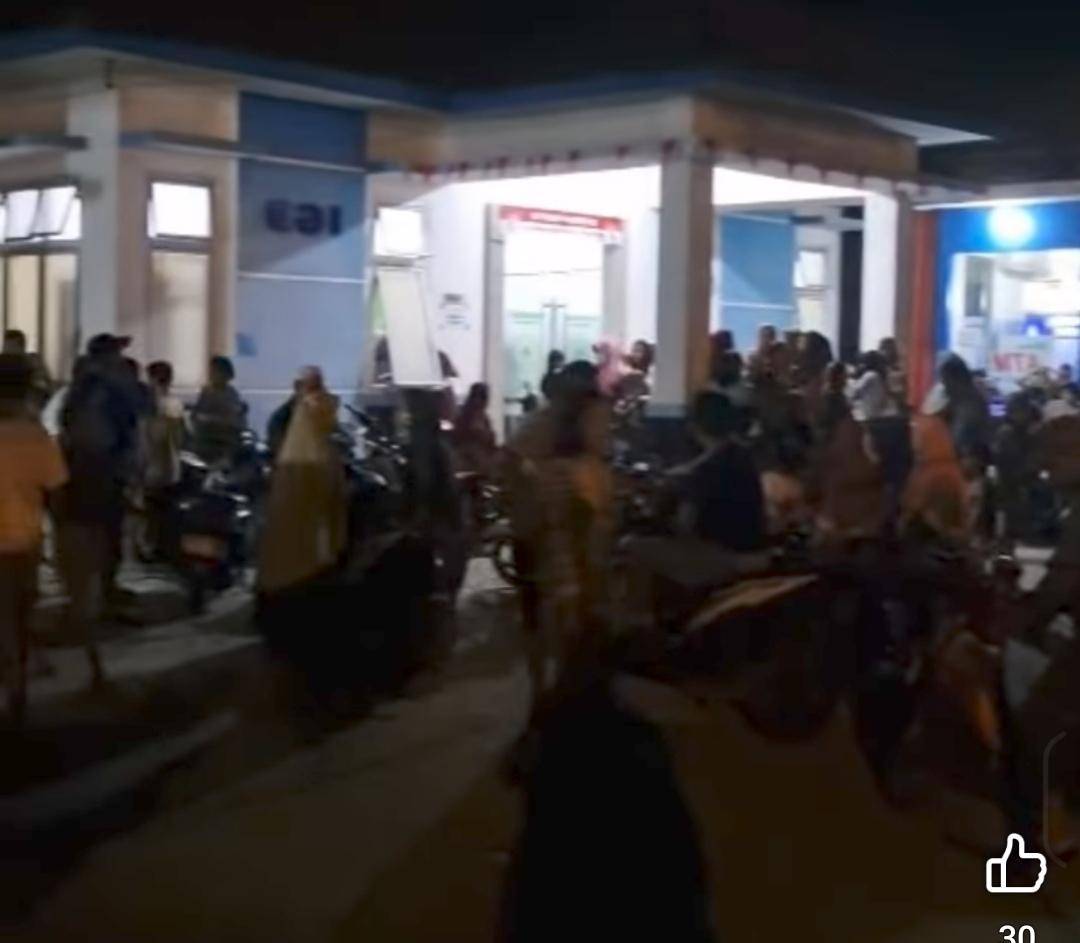 Sejumlah siswa di Pedamaran OKI dìbawa ke Puskesmas diduga keracunan usai santap MBG. (Dok. Warga)