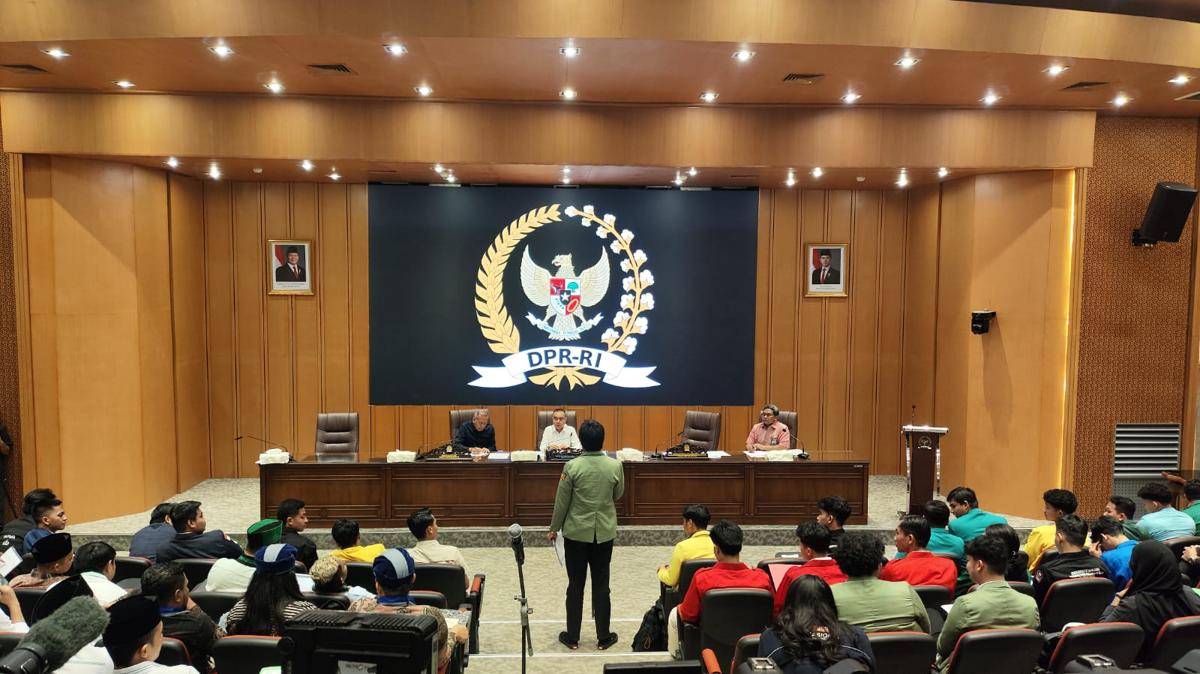 Mahasiswa desak DPR 