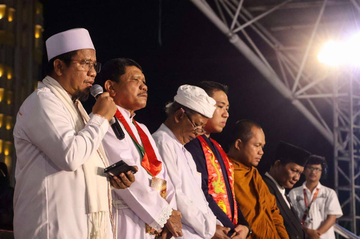 antarafoto-doa-bersama-untuk-makassar-aman-dan-damai-1756888954 (1).jpg