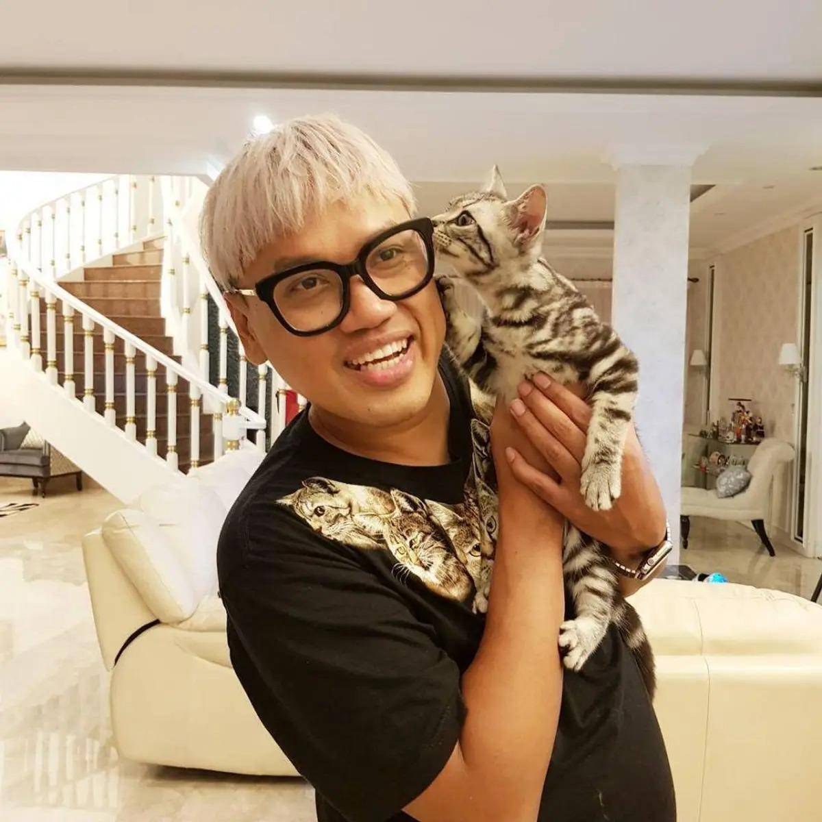 kenangan keluarga Uya Kuya dan kucing peliharaan