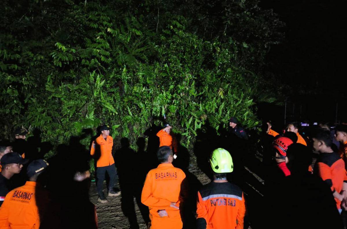 SAR gabungan dari tim darat udara pencarian helikopter hilang di kawasan pegunungan Meratus wilayah Mantewe, Kabupaten Tanah Bumbu, Kalsel. (Dok/Basarnas Banjarmasin)