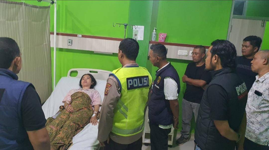 Korban perampokan di kosan Lubuk Linggau saat menjalani perawatan. (Dok. Polres Lubuk Linggau)