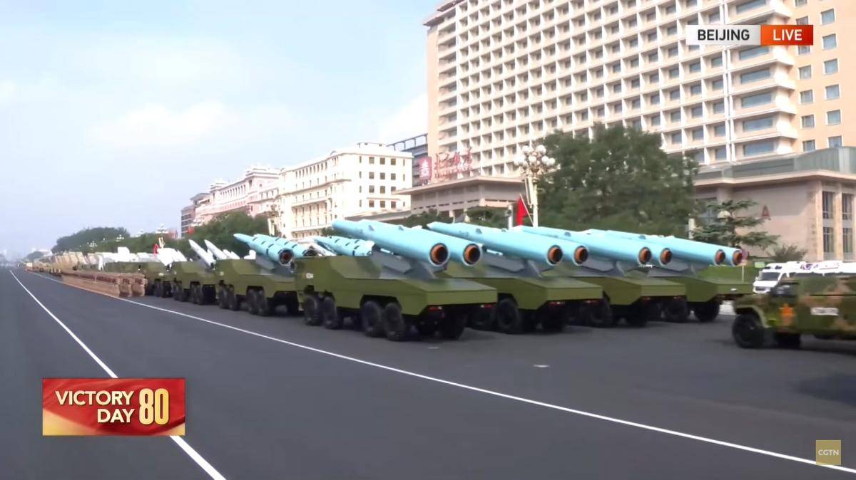 Pamer senjata di Parade Militer China. (Youtube/CGTN)