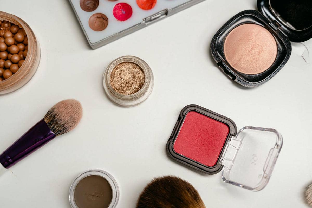ilustrasi blush on (pexels.com/MART PRODUCTION)