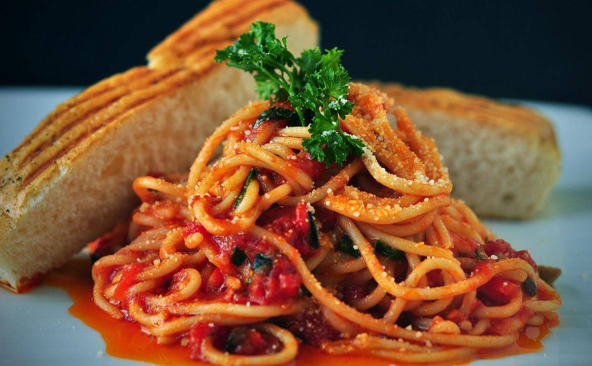 ilustrasi pasta tuna pedas 