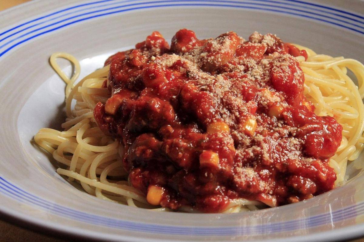 ilustrasi beef bolognese pasta