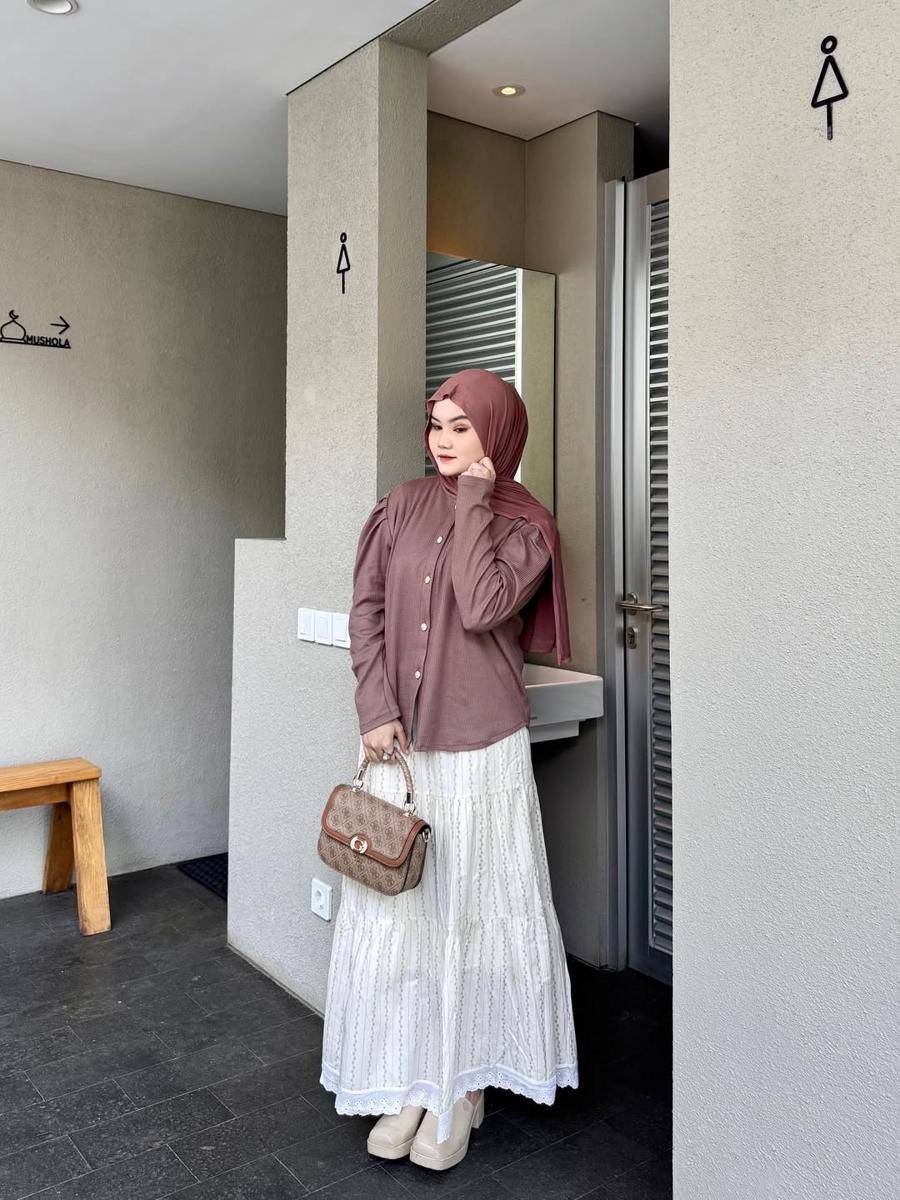 potret inspirasi look hijab santai ala Zillensa (instagram.com/zillensa)