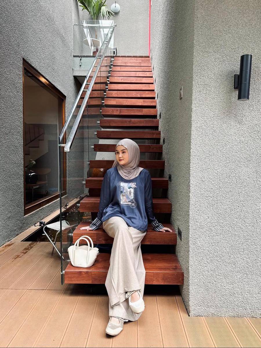 potret inspirasi look hijab santai ala Zillensa (instagram.com/zillensa)