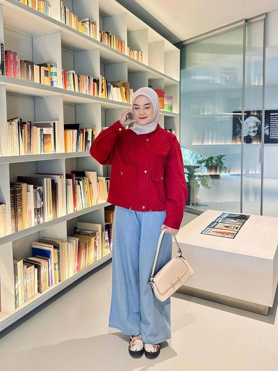 potret inspirasi look hijab santai ala Zillensa (instagram.com/zillensa)