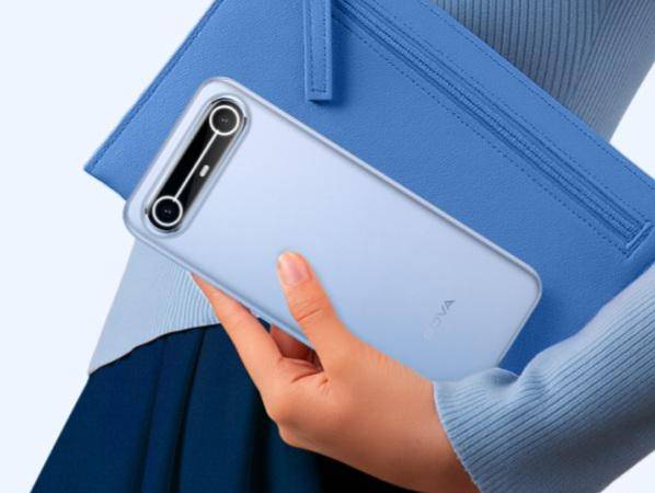 TECNO Pova Slim 5G warna sky blue  