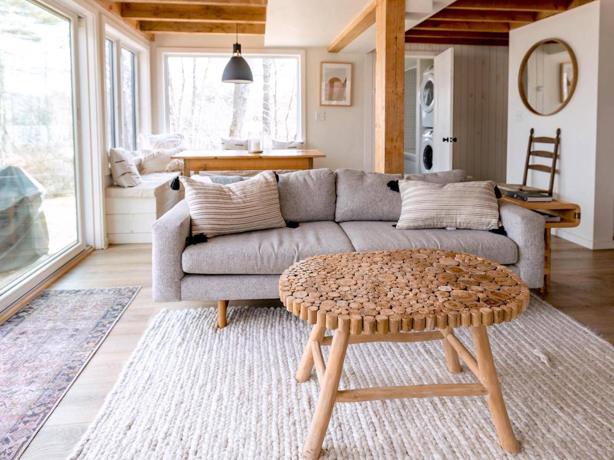 ilustrasi perpaduan interior rustic dan modern minimalis
