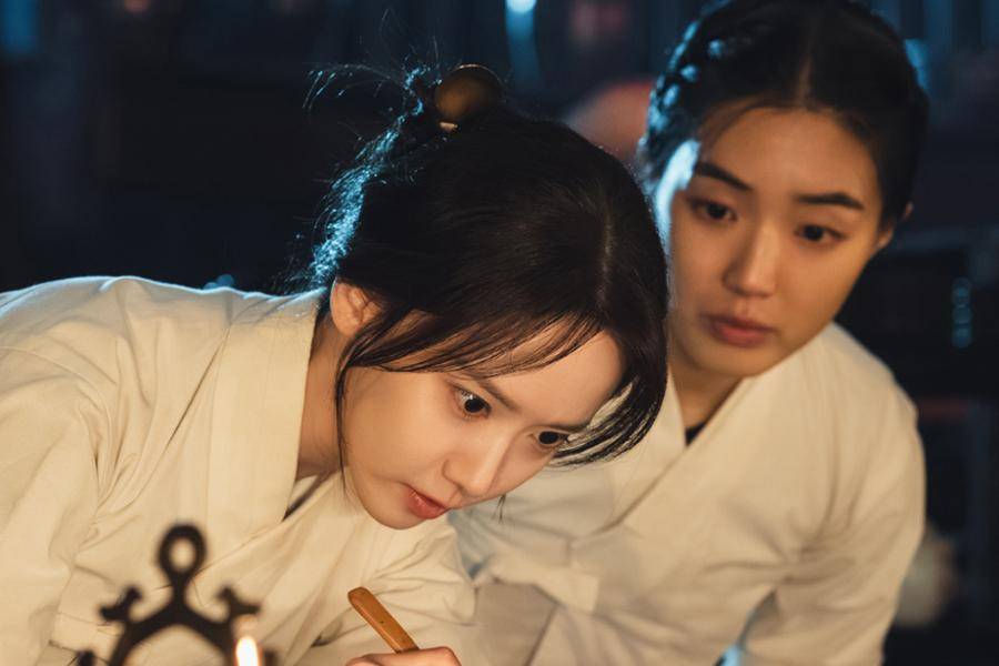 Yeon Ji Young (Yoona SNSD) dan Seo Gil Geum (Yoon Seo Ah) di Bon Appétit, Your Majesty (instagram.com/tvn_drama)