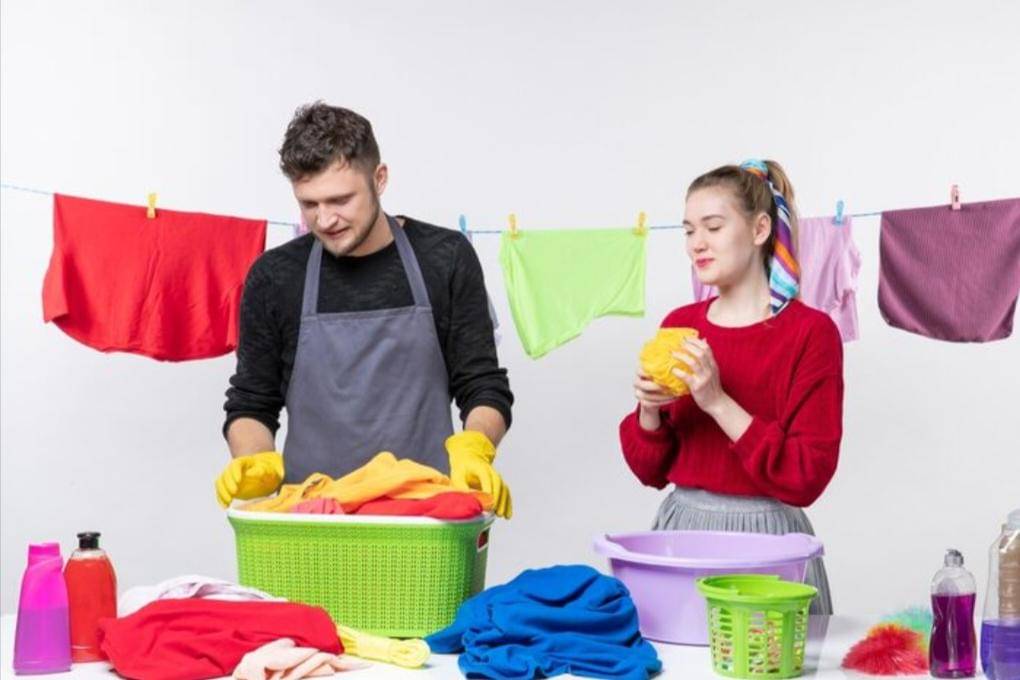Mencuci Pakaian (freepik.com/KamranAydinov)