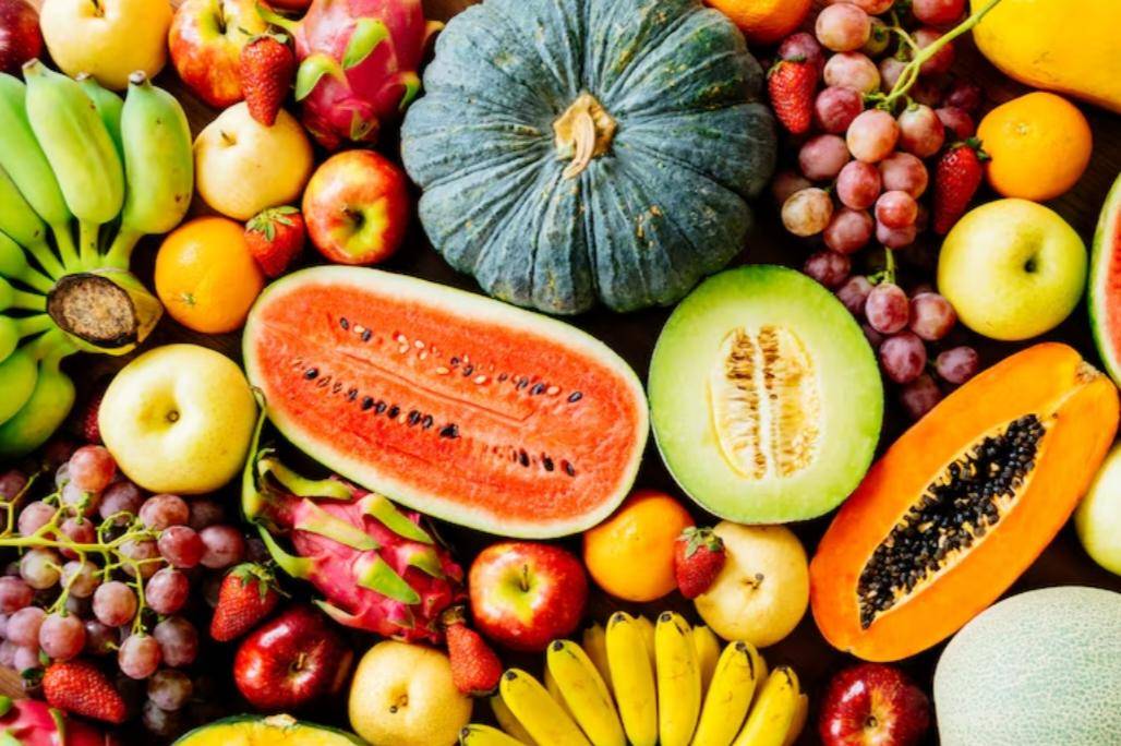 Buah-Buahaan (freepik.com/lifeforstock) 