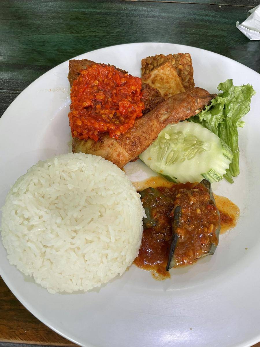 Ilustrasi ayam penyet (unsplash.com/@erlia)