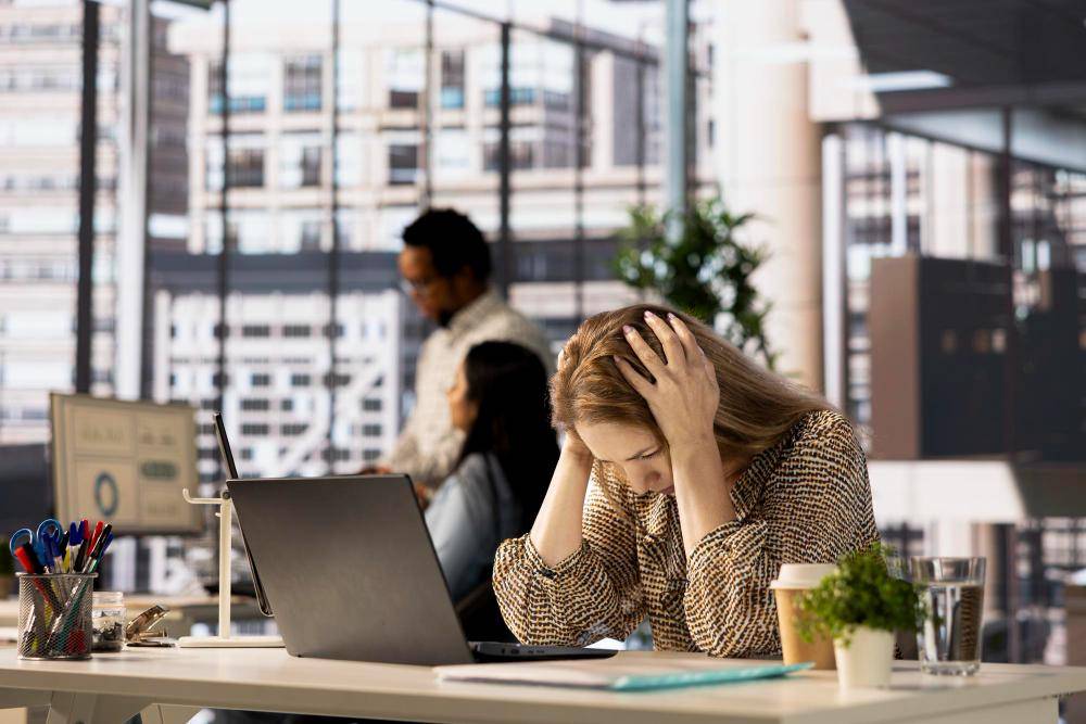 ilustrasi perempuan burnout 