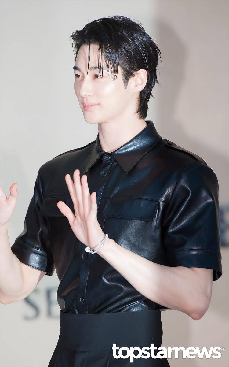 potret Byeon Woo Seok di event HAUS NOWHERE (x.com/TSN_PHOTO)