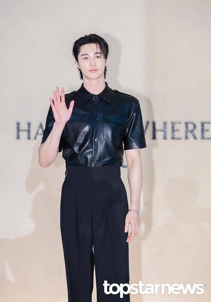 potret Byeon Woo Seok di event HAUS NOWHERE (x.com/TSN_PHOTO)