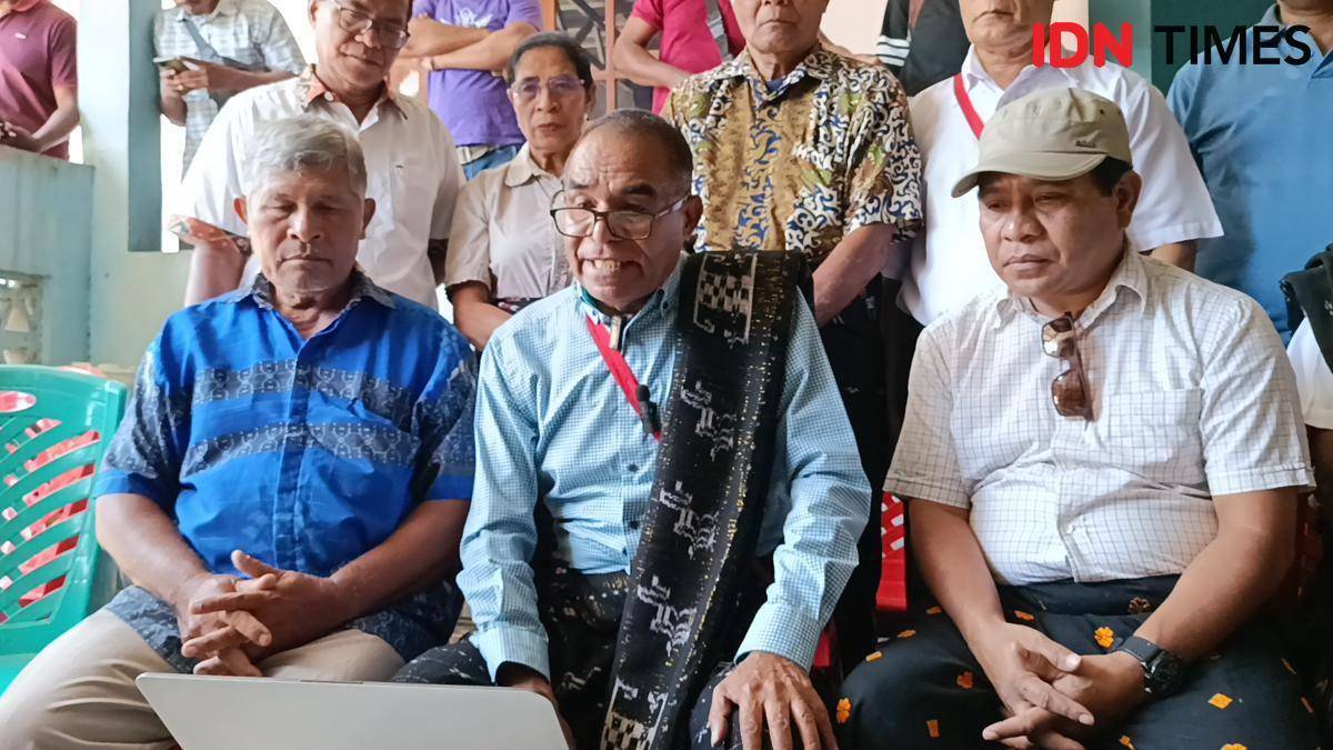 Ikatan Keluarga Ngada di Kupang membela Kompol Kosmas yang lindas Affan. (IDN Times/Putra Bali Mula)