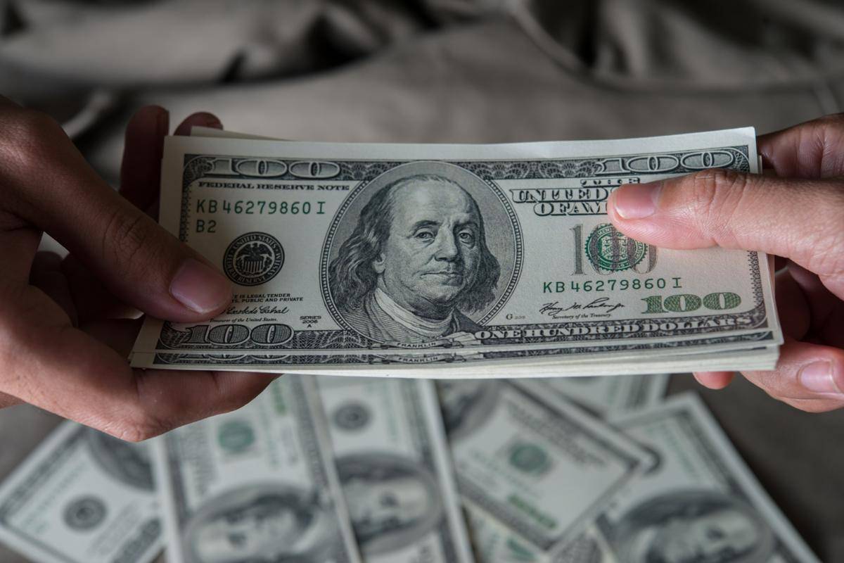 Ilustrasi dollar AS (freepik.com)