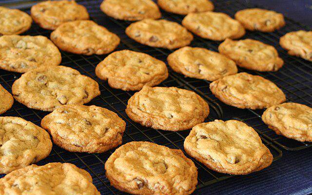 ilustrasi almond cookies (commons.wikimedia.org/Whitney)
