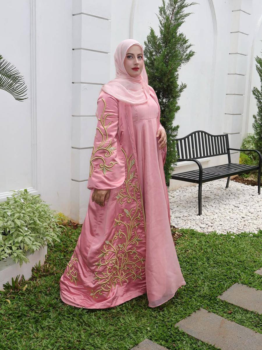 outfit syar'i untuk acara maulid (instagram.com/tasyiiathasyia)