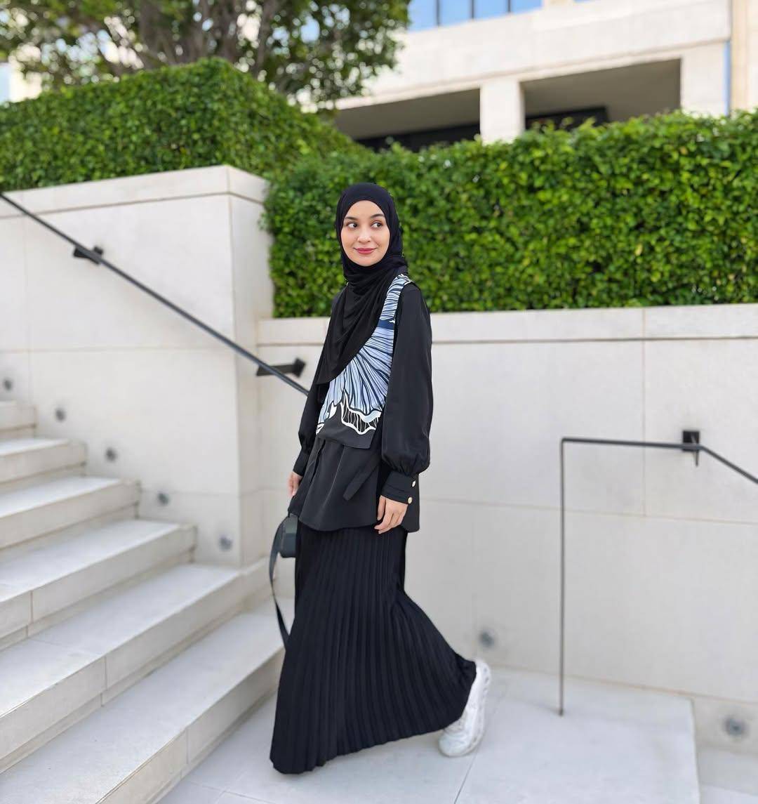outfit syar'i untuk acara maulid (instagram.com/shireensungkar)