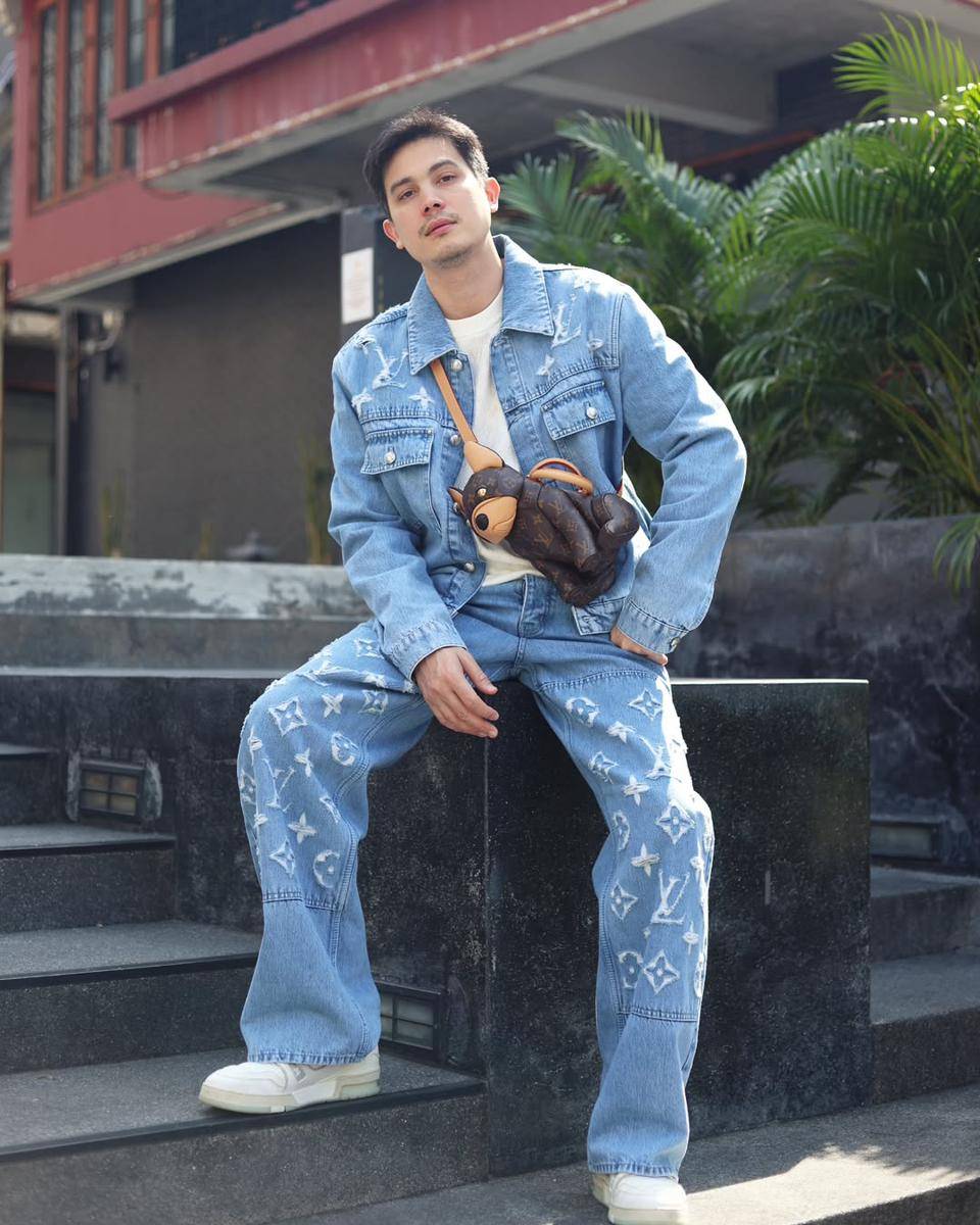 OOTD Tas Sunny Suwanmethanont (instagram.com/sunny_suwanmethanont)