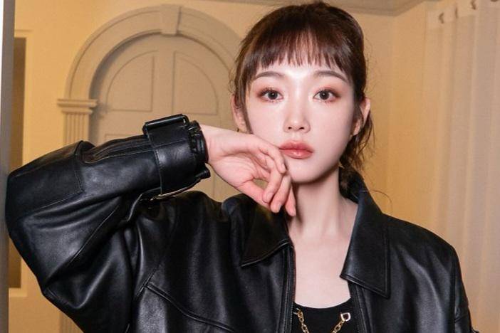 Lee Yoo Mi (instagram.com/leeyoum262)