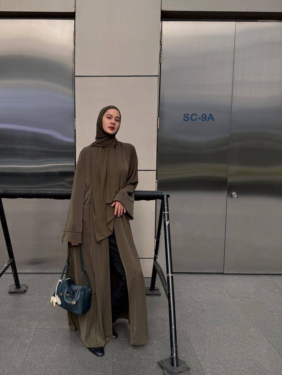 outfit syar'i untuk acara maulid (instagram.com/paula_verhoeven)