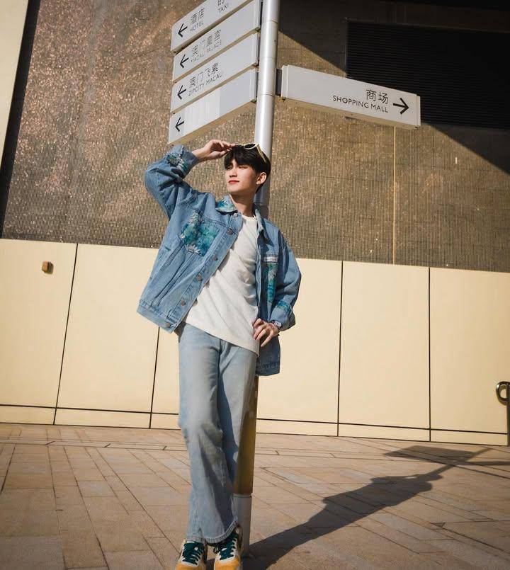 outfit denim on denim ala First Chalongrat (instagram.com/first_fh)