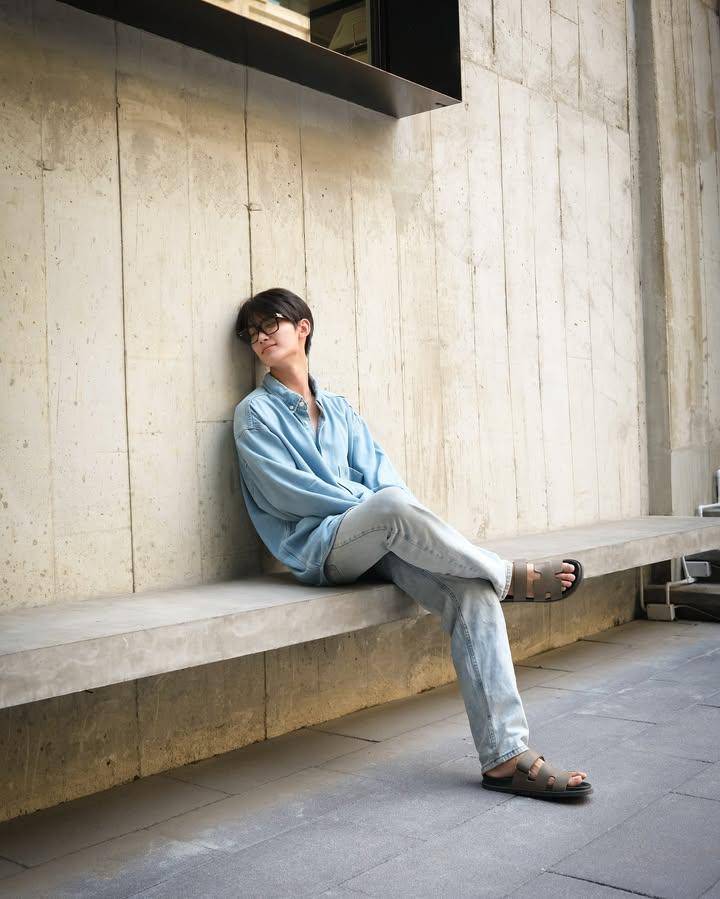 outfit denim on denim ala First Chalongrat (instagram.com/first_fh)