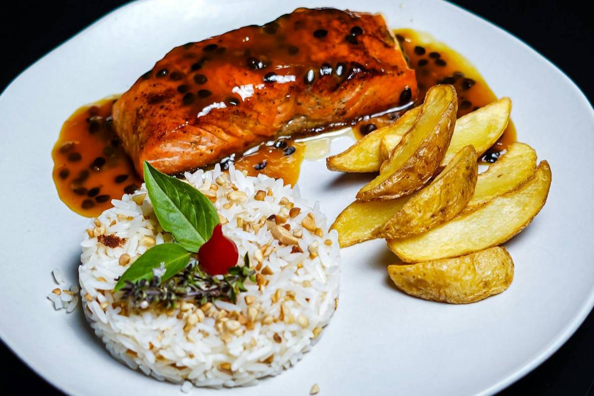 ilustrasi ikan bumbu minyak zaitun (pexels.com/pedro furtado)