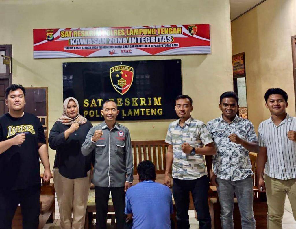 Polres Lamteng saat mengamankan pelaku pencabulan. (IDN Times/istimewa)