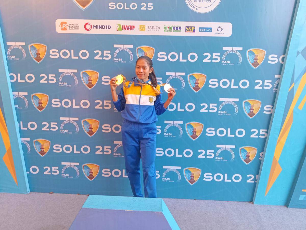 Atlet muda asal Pringsewu, Lampung, Novi Anggun Lestari saat berada podium. (IDN Times/istimewa)