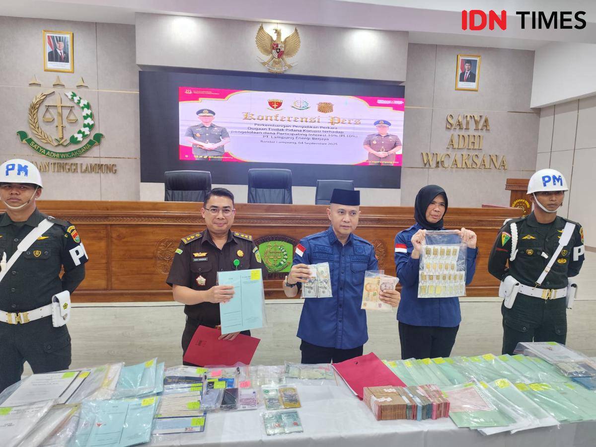 Barang sitaan di Kejati Lampung dari Rumah Arinal Djunaidi. (IDN Times/Muhaimin)