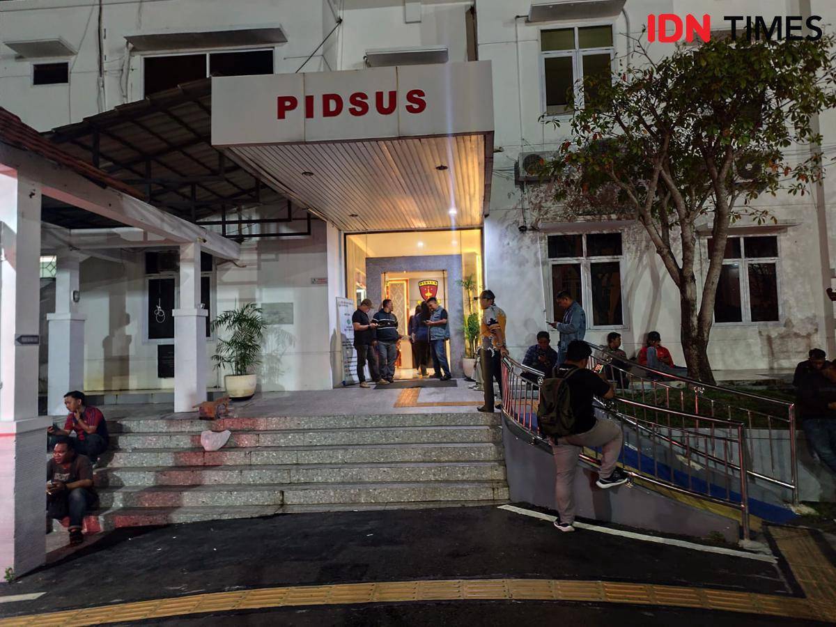 Suasana di depan gedung Pidsus Kejati Lampung. (IDN Times/Muhaimin)