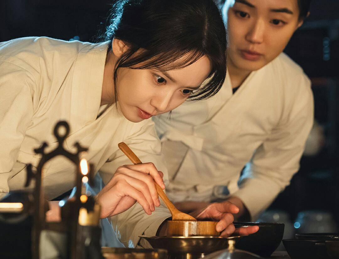 poster drama Bon Appetit, Your Majesty (instagram.com/tvn_drama)