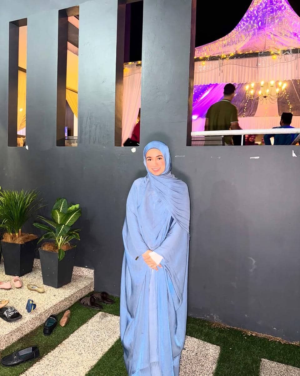 ide gaya busana ala Amira Othman