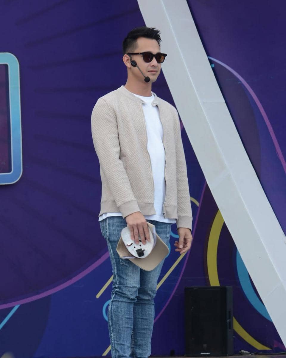 mix and match skinny jeans ala Eza Gionino (instagram.com/ezagio/)