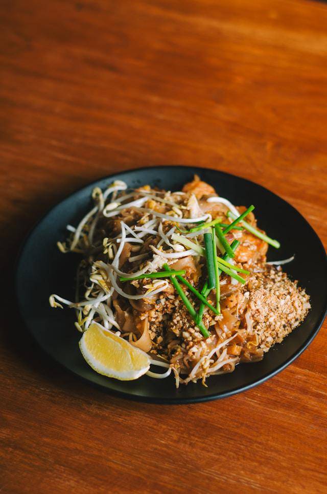 Ilustrasi Pecel Madiun. Unsplash/John Aledia