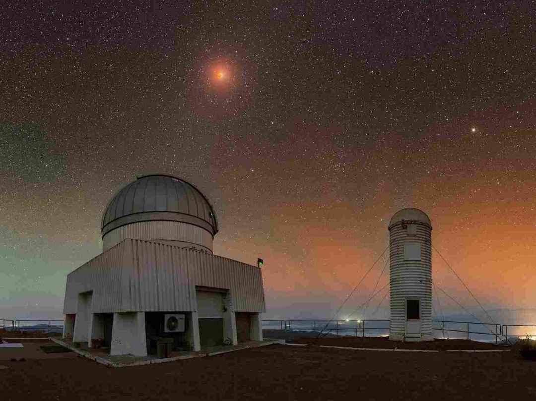 Ilustrasi gerhana bulan seri saros 128 yang diamati di Observatorium Inter-Amerika Cerro Tololo (commons.wikimedia.org/CTIO/NOIRLab/NSF/AURA/P. Horálek)
