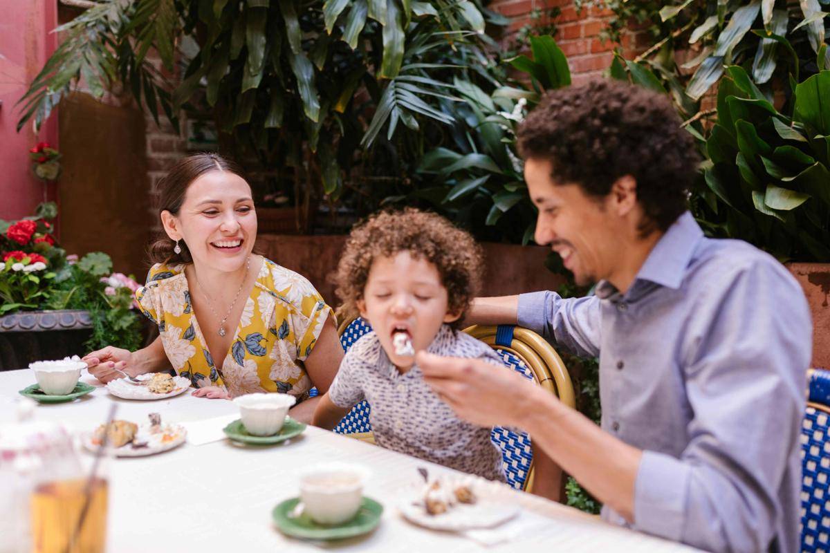 potret orang tua bersama anak (pexels.com/RDNE Stock project)
